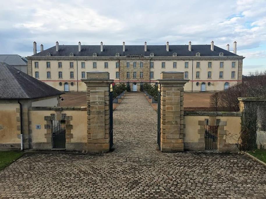 Joli Studio Avec Parking Prive, Bien Situe Moulins (Allier) Exterior foto